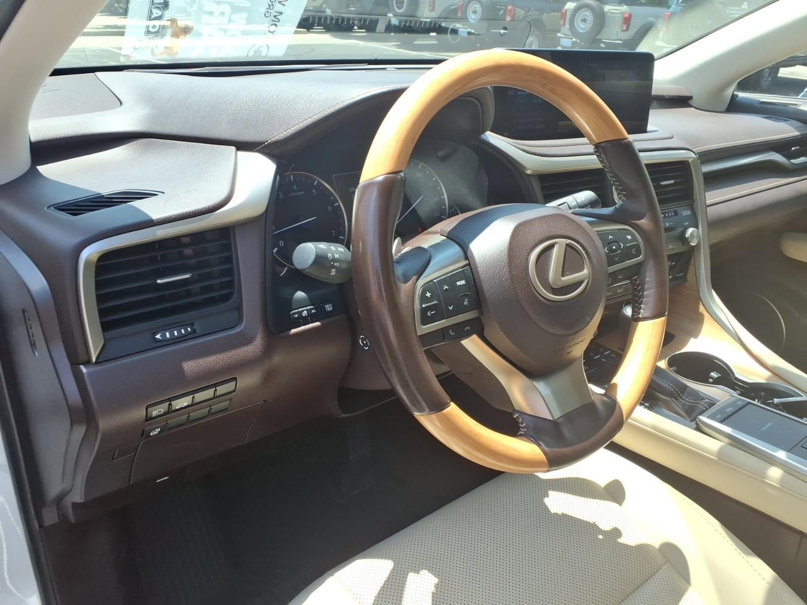 Used 2020 Lexus RX 350L Premium w/ Premium Package AWD/4WD image 19