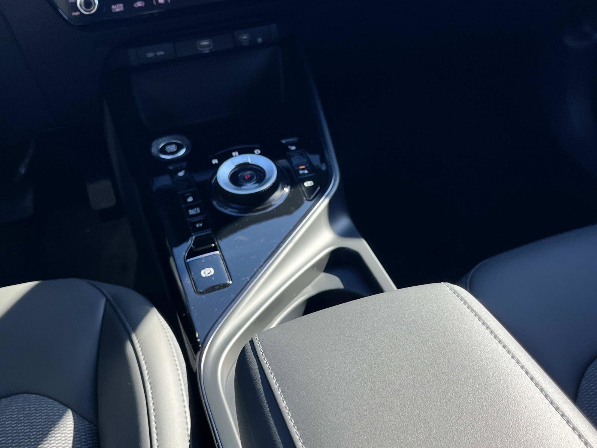 New 2025 Kia Niro EX w/ EX Cold Weather Package FWD image 16