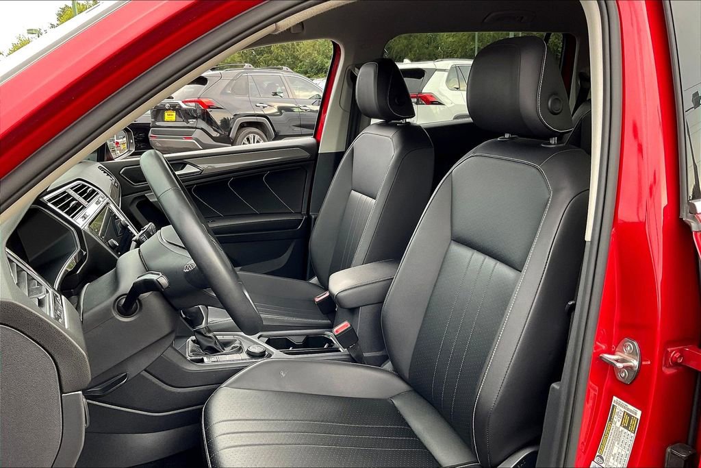 Used 2022 Volkswagen Tiguan SE image 54