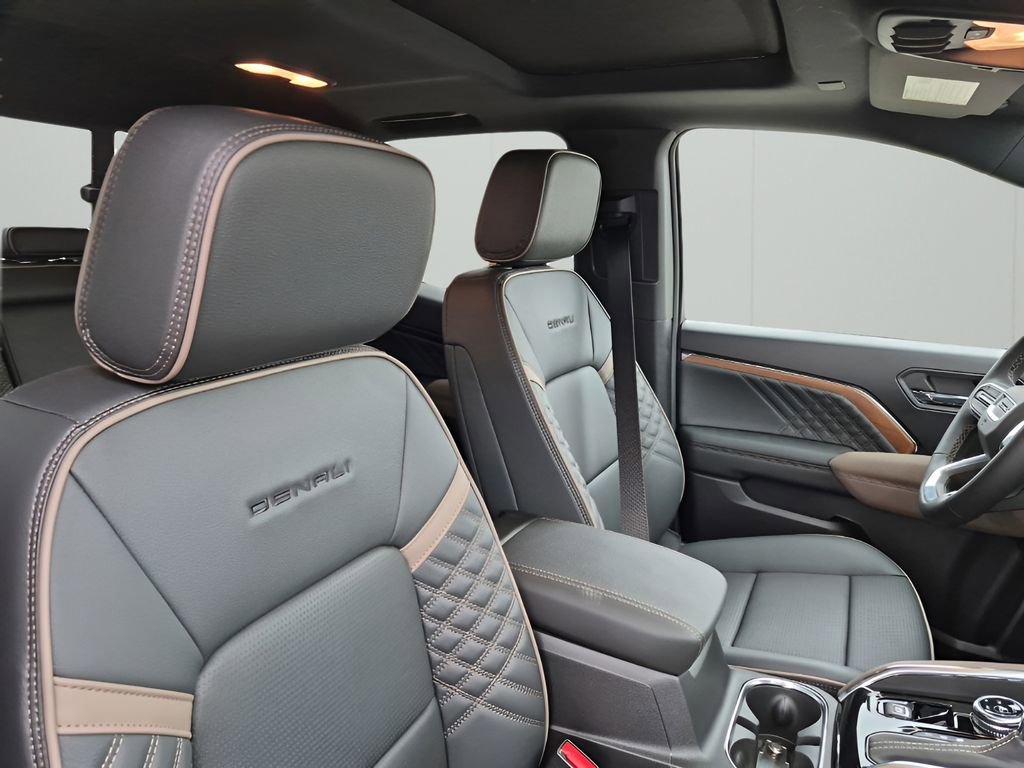 New 2026 GMC Canyon Denali w/ LPO, Denali Black Edition AWD/4WD image 17