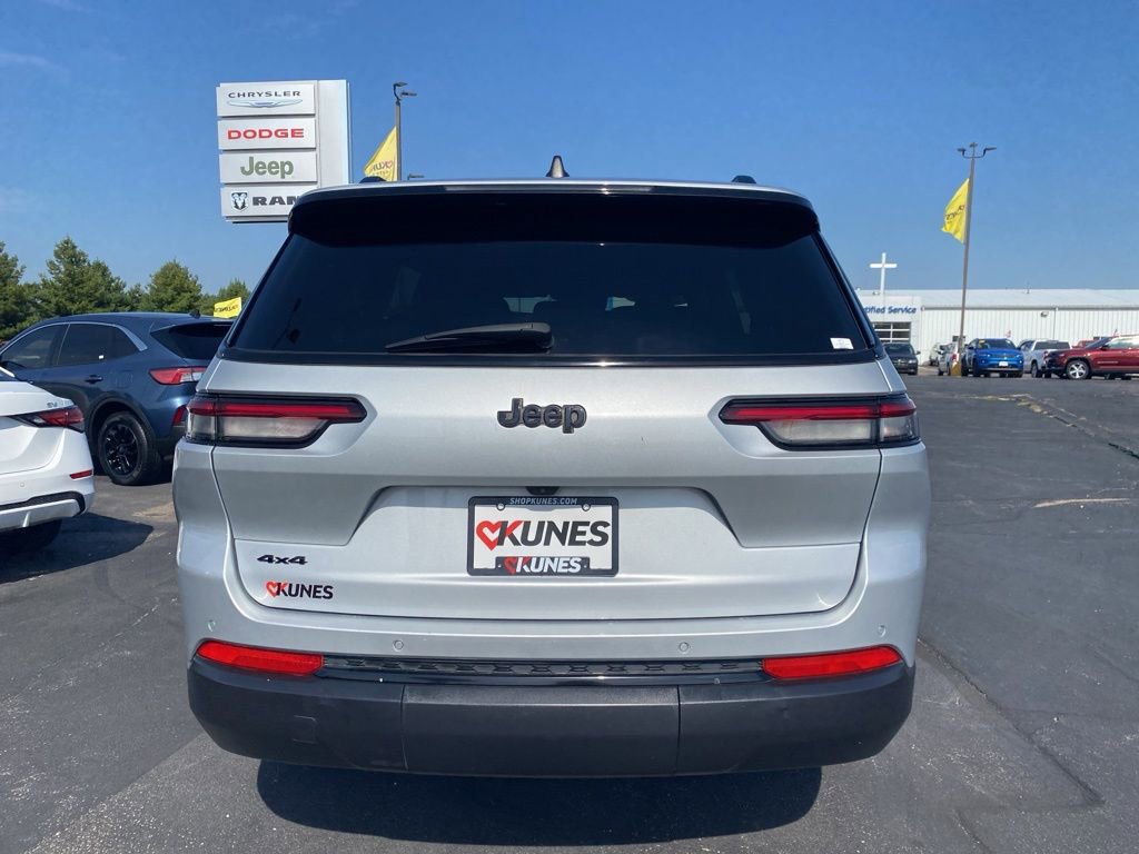 Used 2024 Jeep Grand Cherokee L Laredo image 9