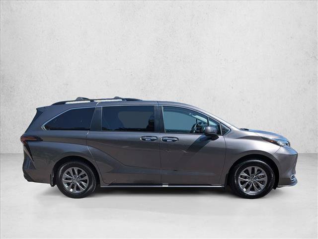 Certified 2022 Toyota Sienna XLE FWD image 4