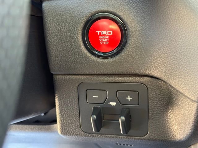 Used 2025 Toyota Tundra Limited AWD/4WD image 15