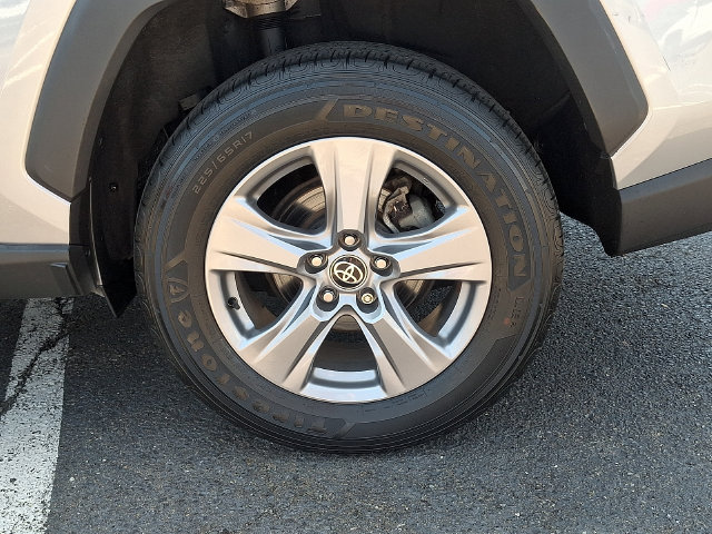Certified 2022 Toyota RAV4 XLE AWD/4WD image 5
