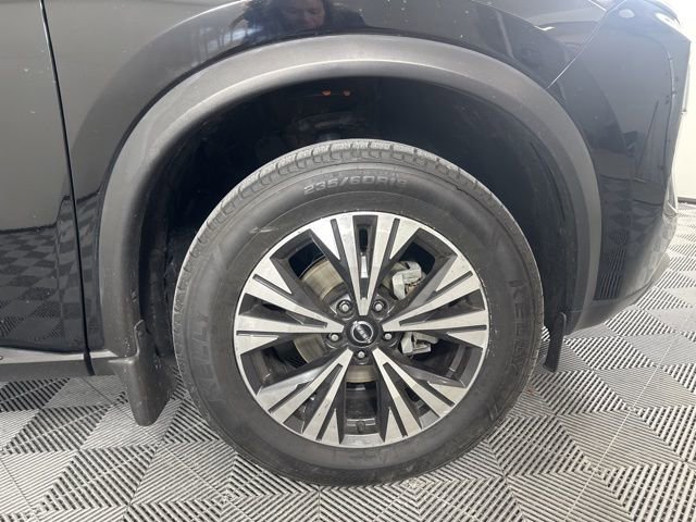 Used 2023 Nissan Rogue SV image 9