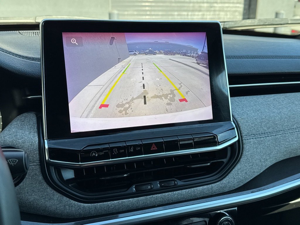 Used 2024 Jeep Compass Latitude image 6