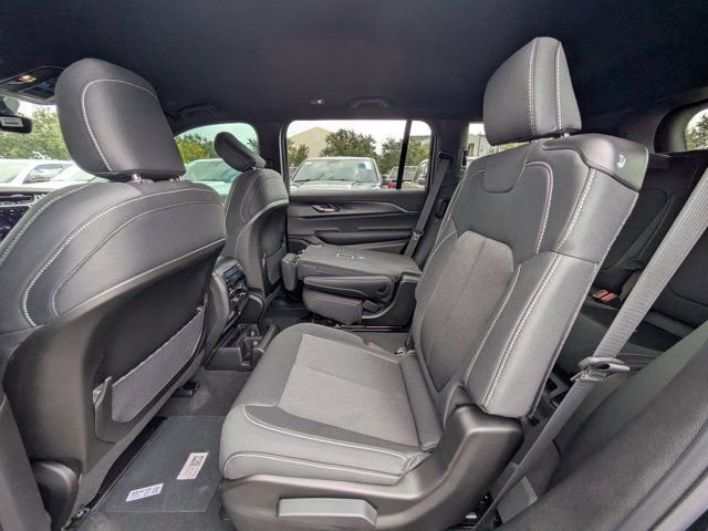 New 2025 Jeep Grand Cherokee L Laredo image 12