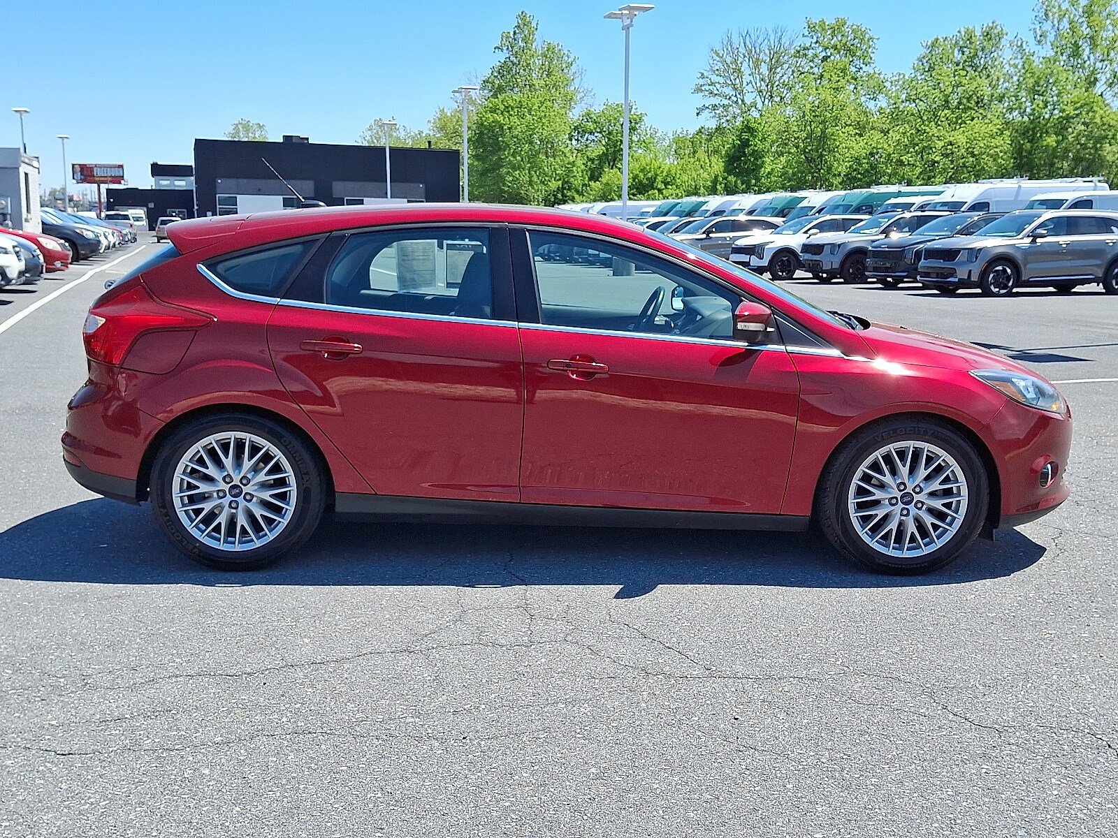 Used 2014 Ford Focus Titanium FWD image 5