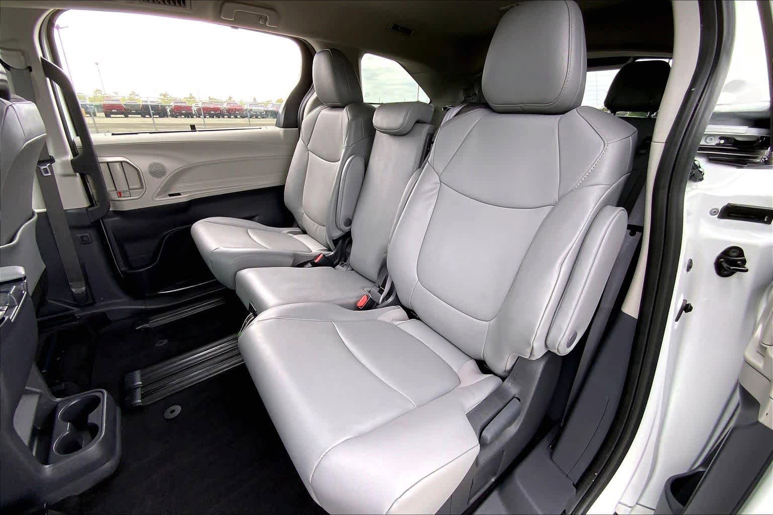 Certified 2024 Toyota Sienna XLE FWD image 20
