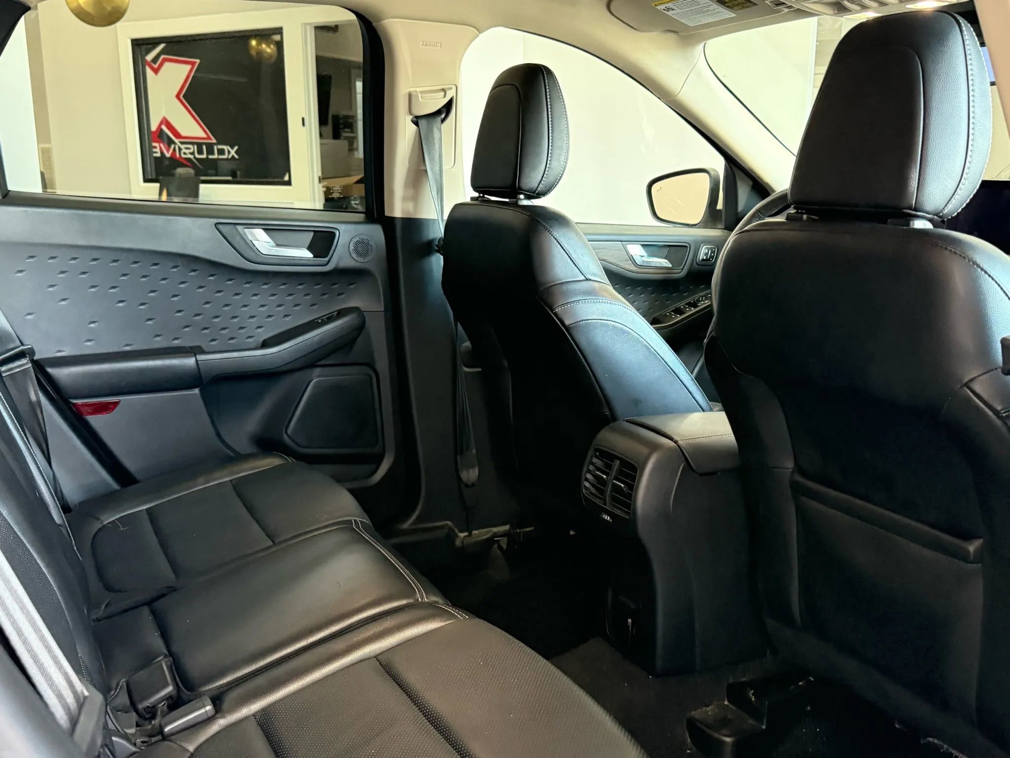 Used 2020 Ford Escape Titanium w/ Titanium Premium Package 2.0 image 25