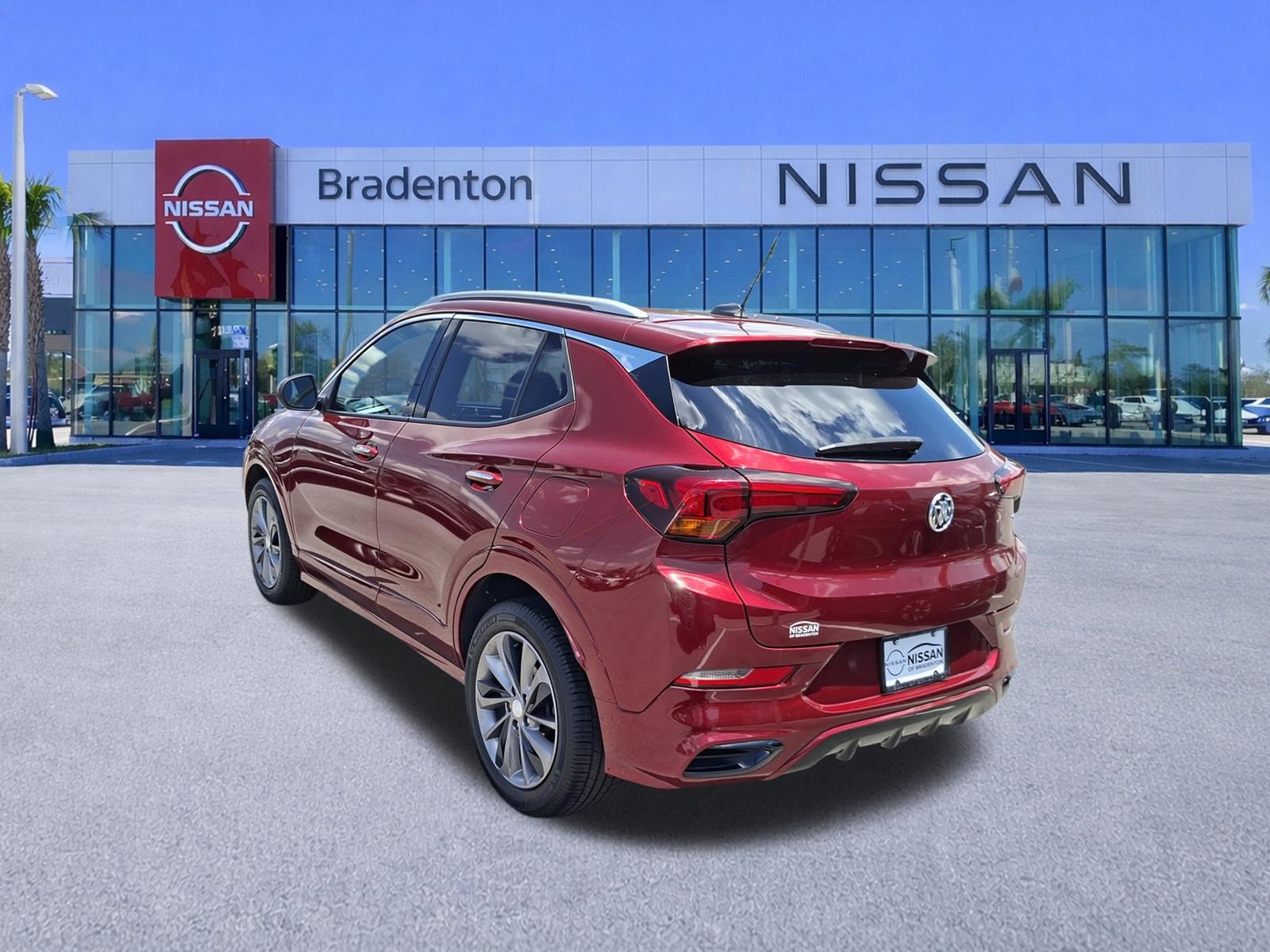 Used 2022 Buick Encore GX Essence w/ Sport Touring Package FWD image 7