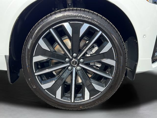 New 2026 Volvo XC60 T8 Ultra w/ Protection Package Premier AWD/4WD image 10