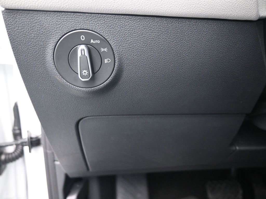 Used 2025 Volkswagen Taos SEL image 17