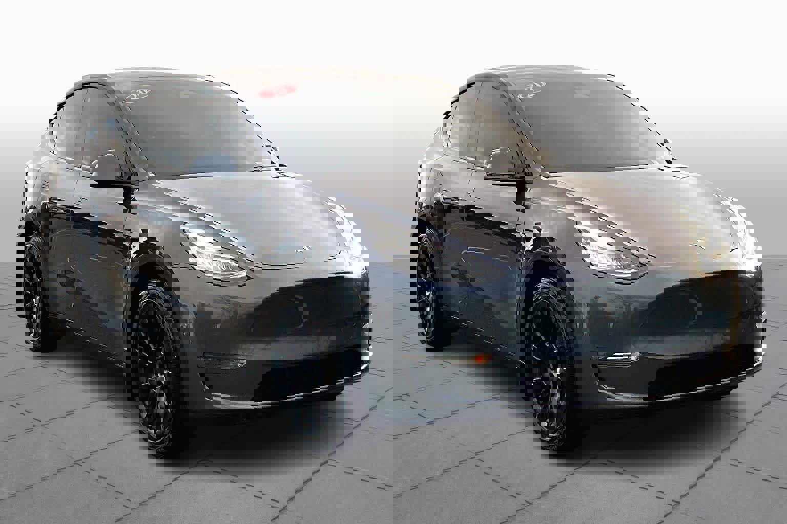 Used 2020 Tesla Model Y Long Range image 2