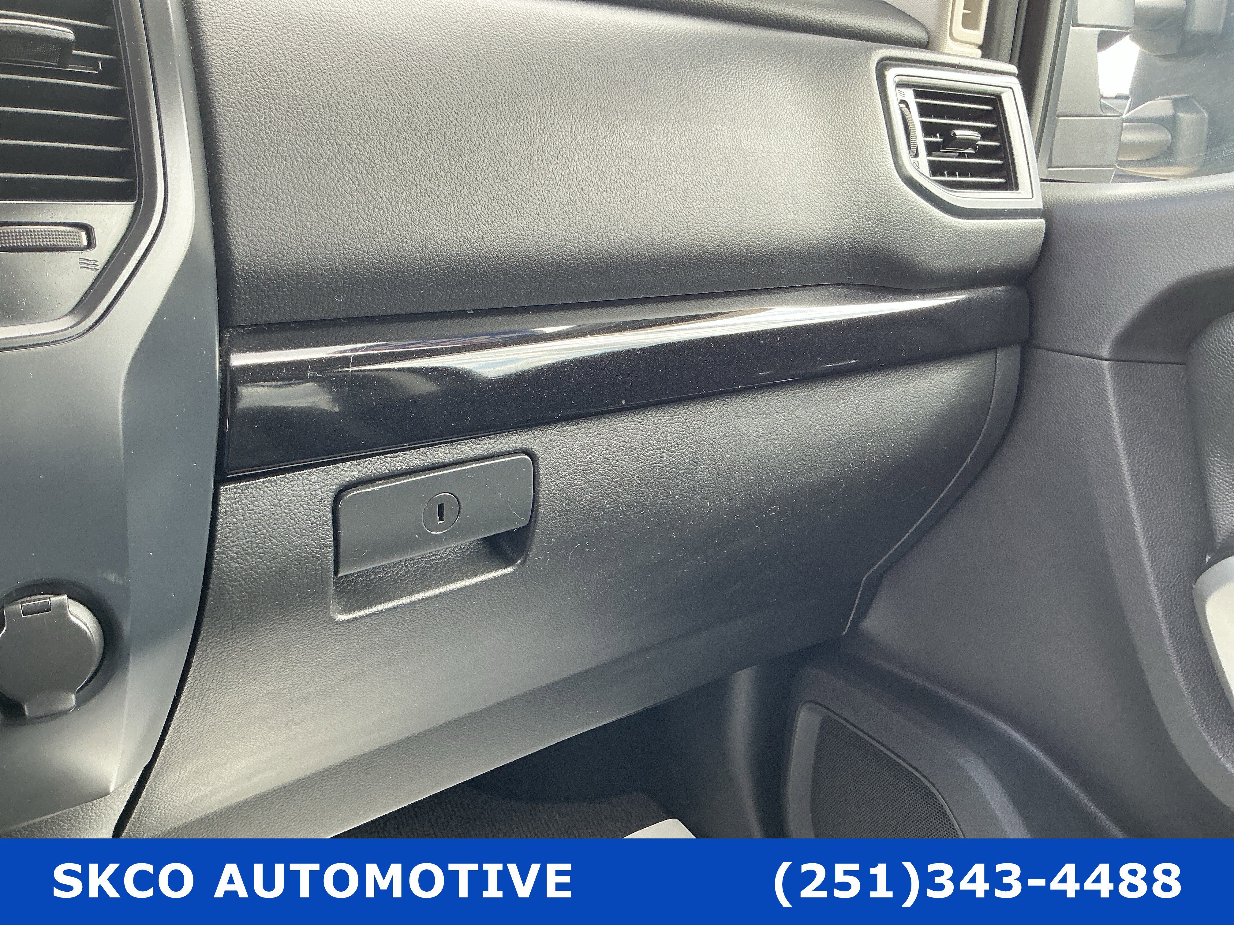 Used 2022 Nissan Titan SV image 24