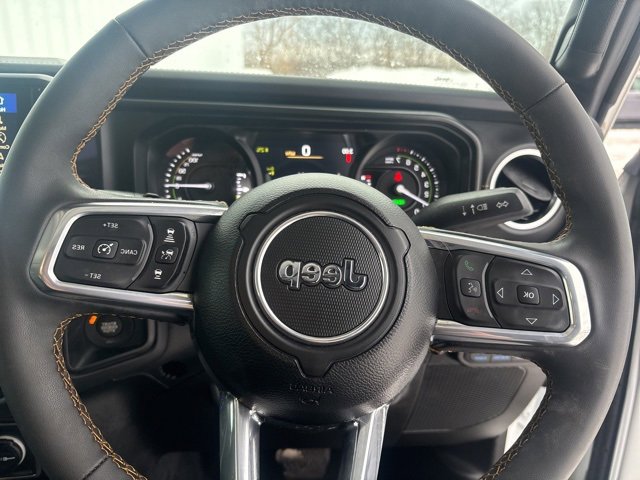 Used 2024 Jeep Wrangler Unlimited Sahara w/ Technology Group image 12