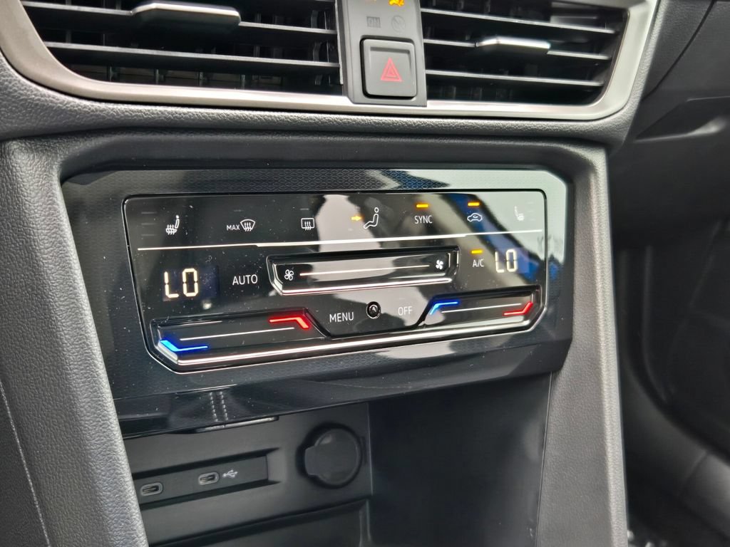 New 2026 Volkswagen Taos SE FWD image 8