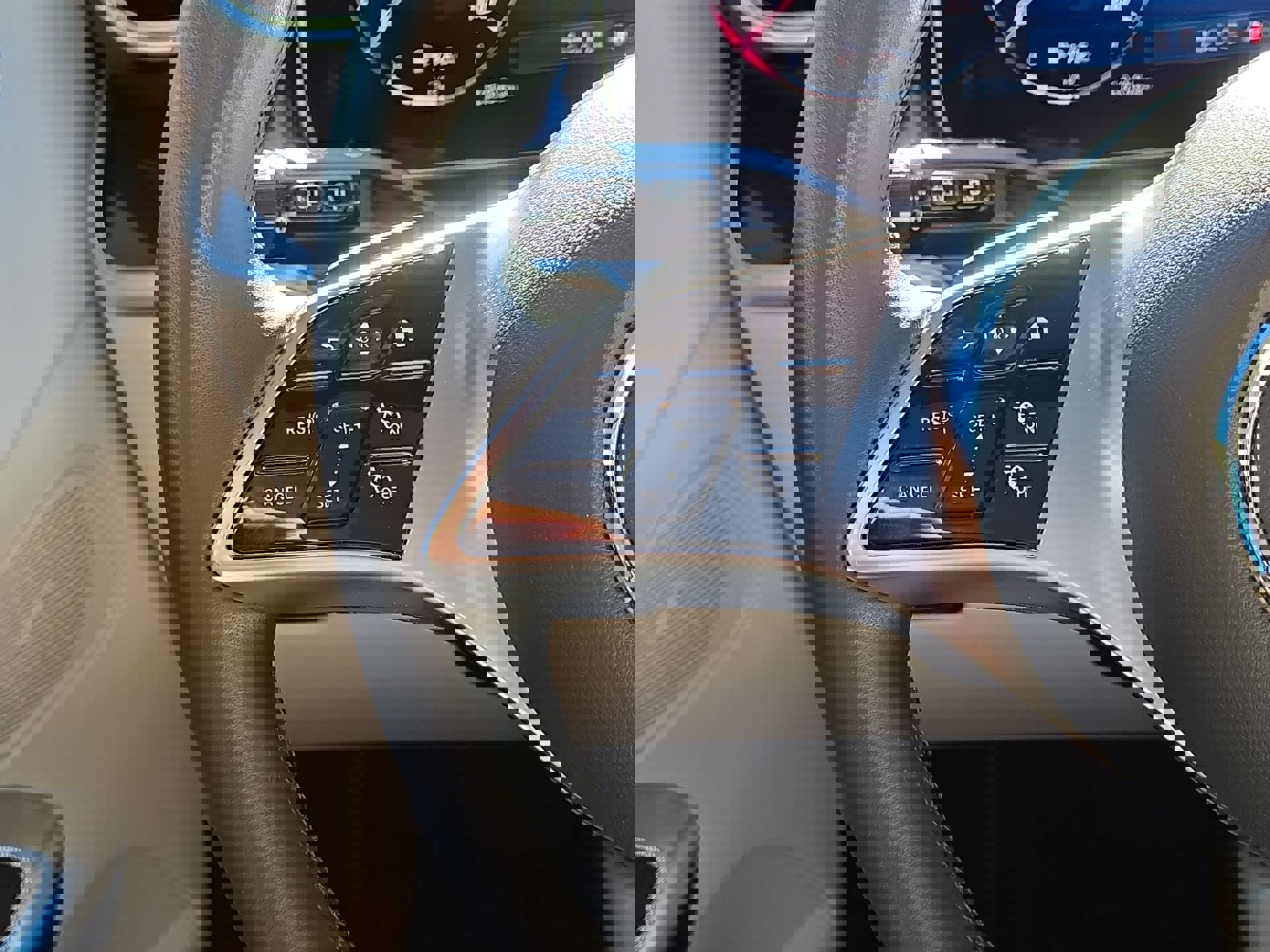 Used 2025 Mercedes-Benz GLC 300 4MATIC image 21