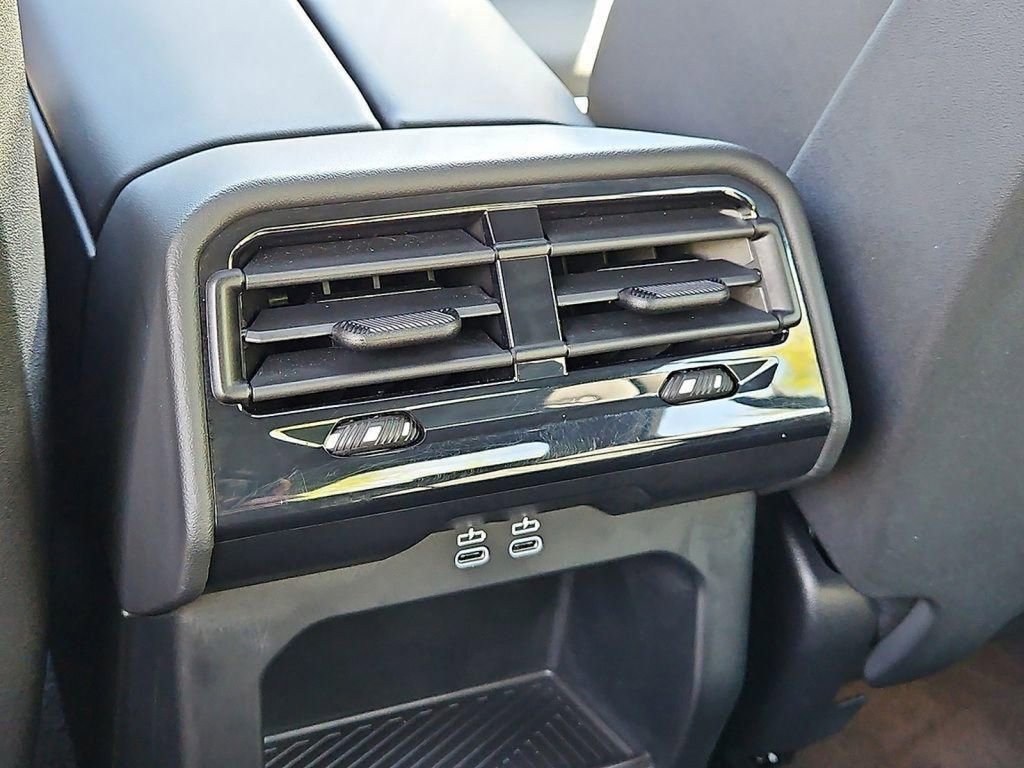 Used 2025 BMW i5 xDrive40 image 11