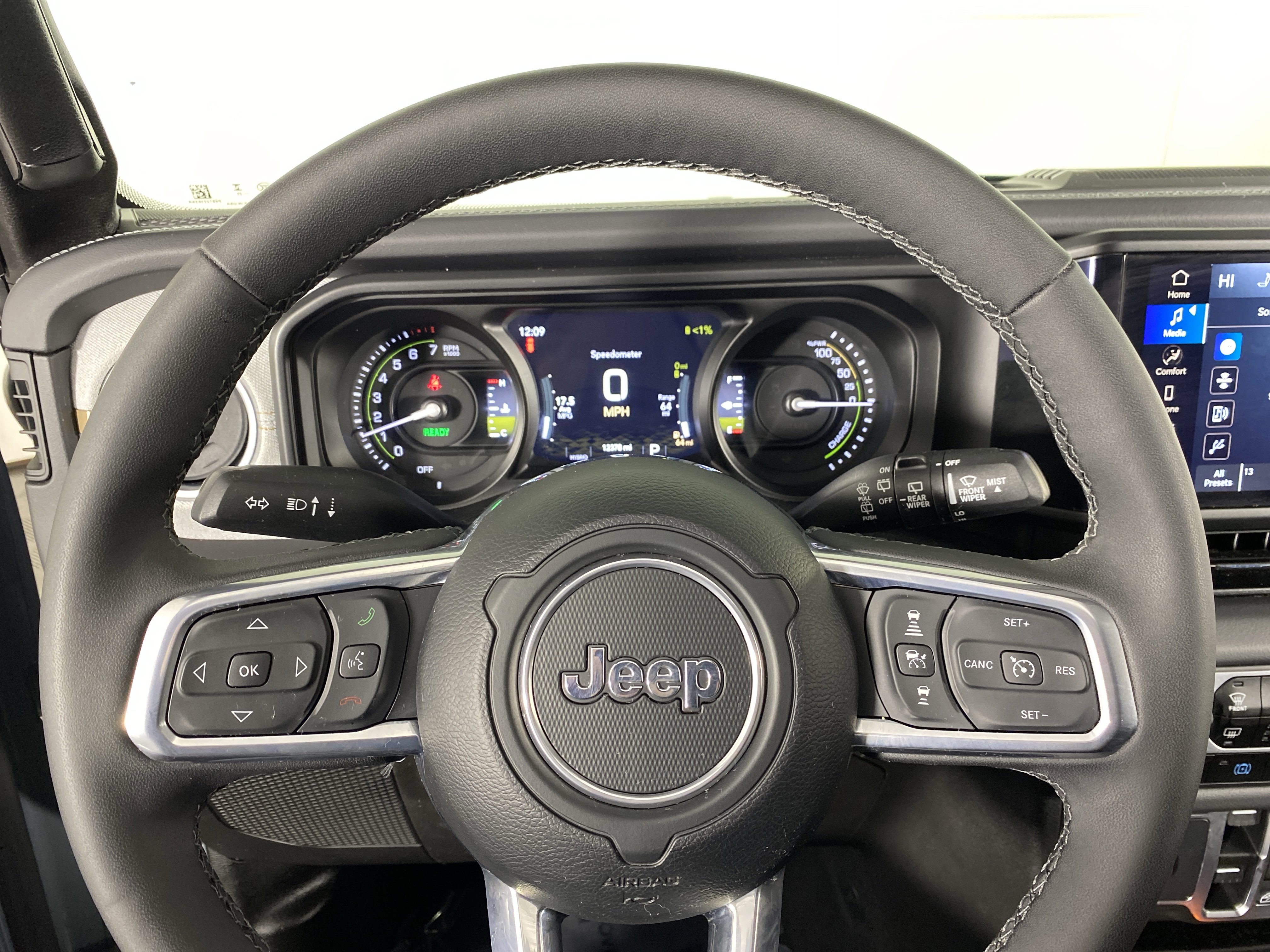 Used 2025 Jeep Wrangler Sahara image 20