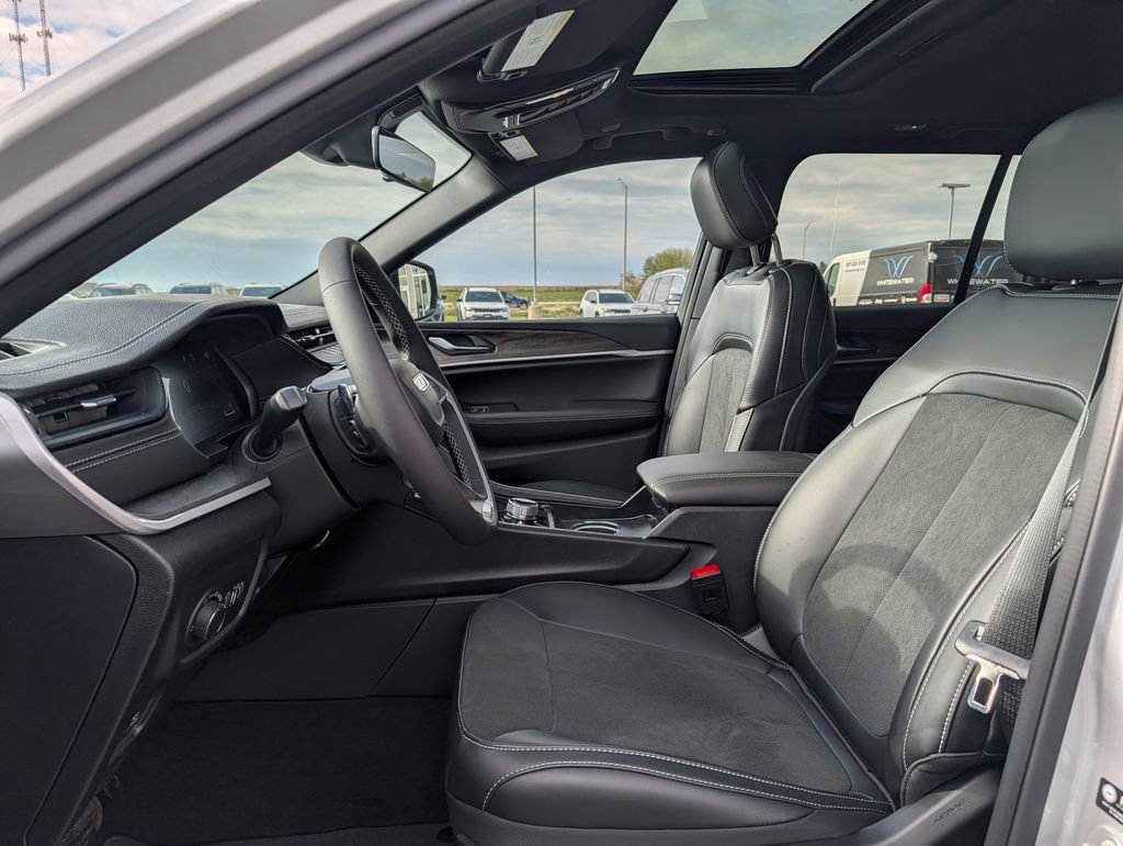 New 2026 Jeep Grand Cherokee Altitude AWD/4WD image 5