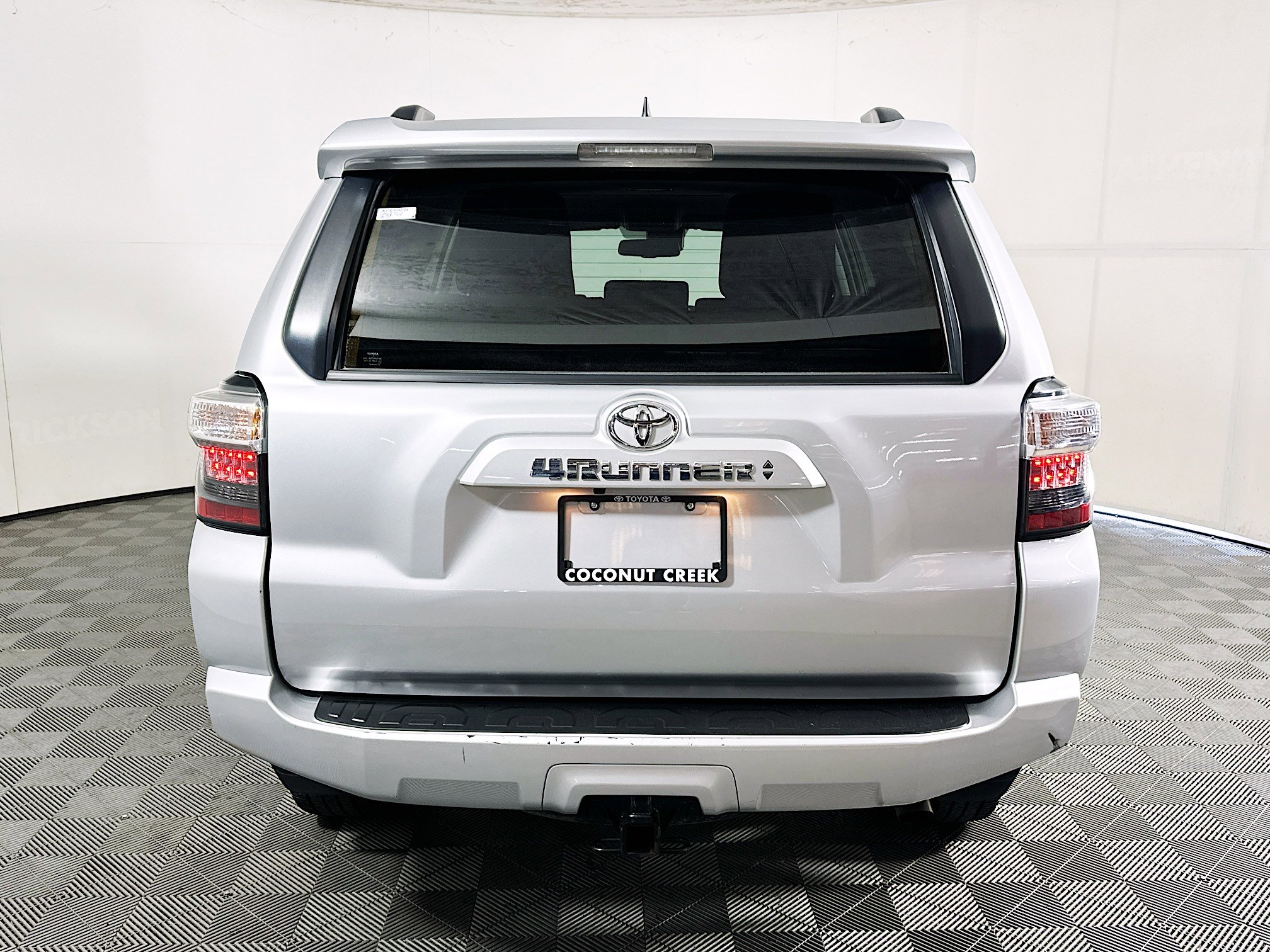 Used 2024 Toyota 4Runner SR5 AWD/4WD image 4