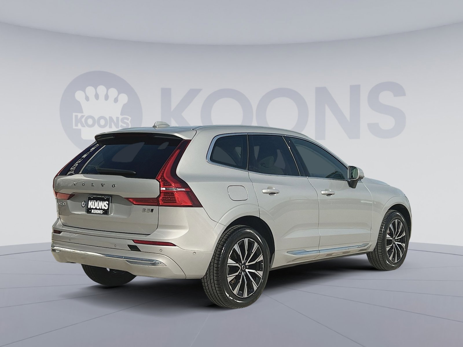 Certified 2023 Volvo XC60 B5 Plus w/ Climate Package image 7