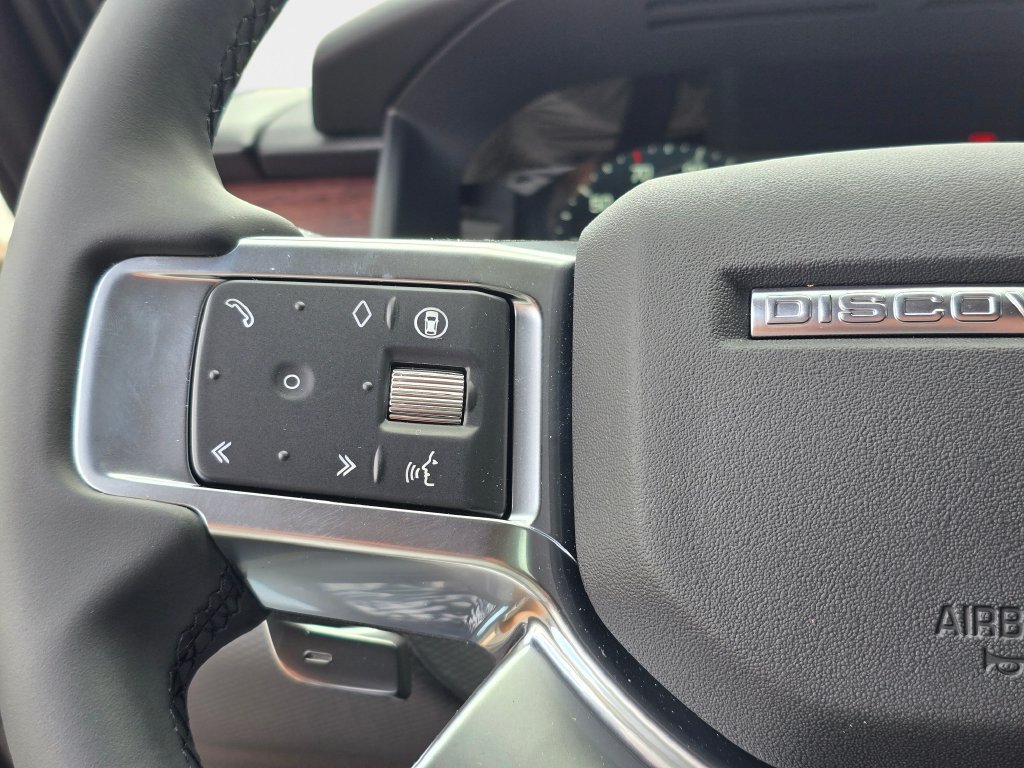 New 2026 Land Rover Discovery Dynamic SE AWD/4WD image 17