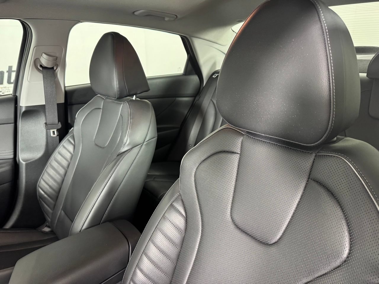 Used 2025 Hyundai Elantra Limited FWD image 10