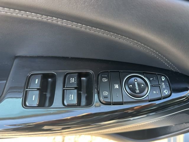 Used 2018 Kia Cadenza Limited image 11