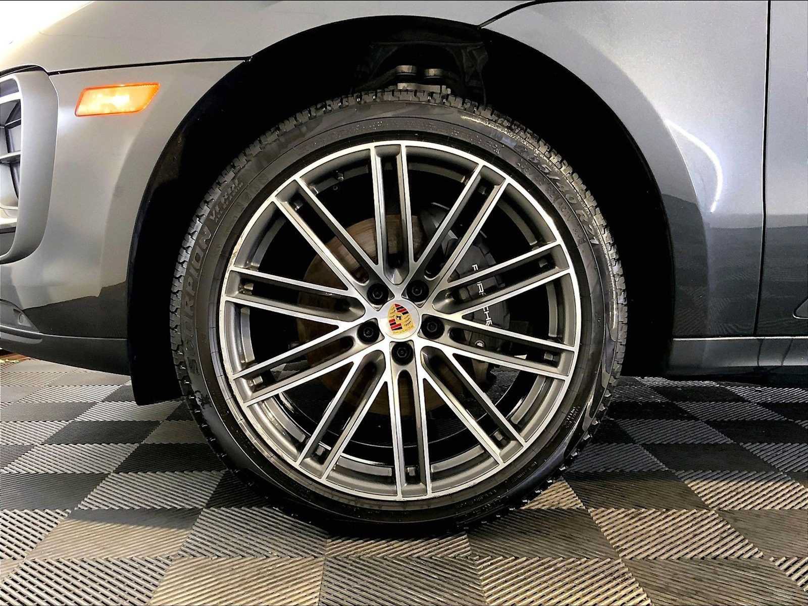 Certified 2026 Porsche Macan AWD/4WD image 11