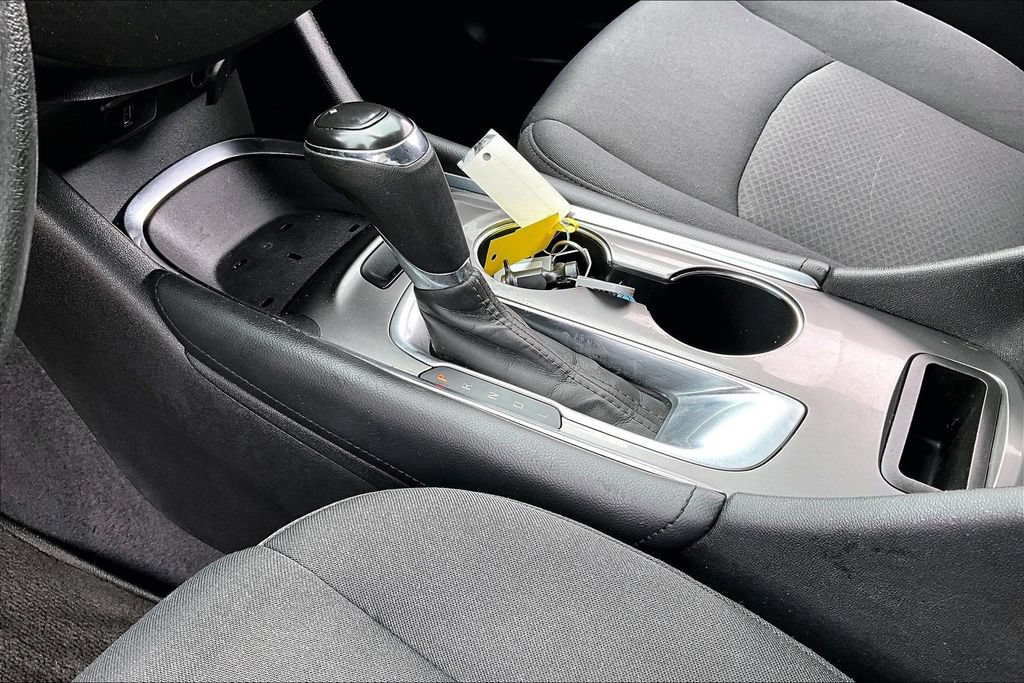 Used 2017 Chevrolet Malibu LT FWD image 12