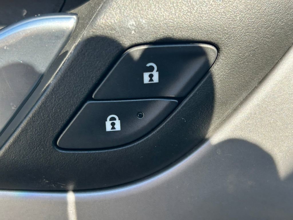 Used 2025 Chevrolet Blazer LT FWD image 21