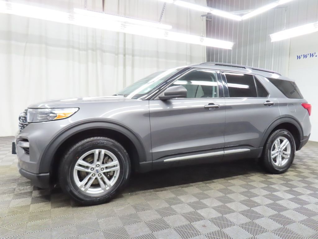 Used 2023 Ford Explorer XLT AWD/4WD image 6