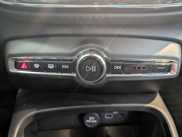 Used 2026 Volvo XC40 B5 Core w/ Climate Package image 21