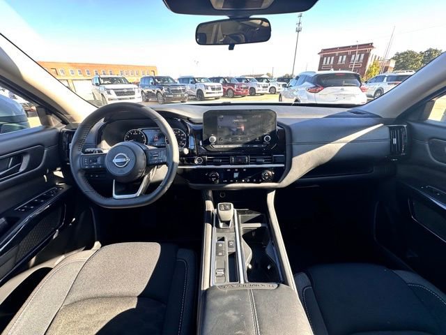 Certified 2024 Nissan Pathfinder SV w/ SV Premium Package image 35