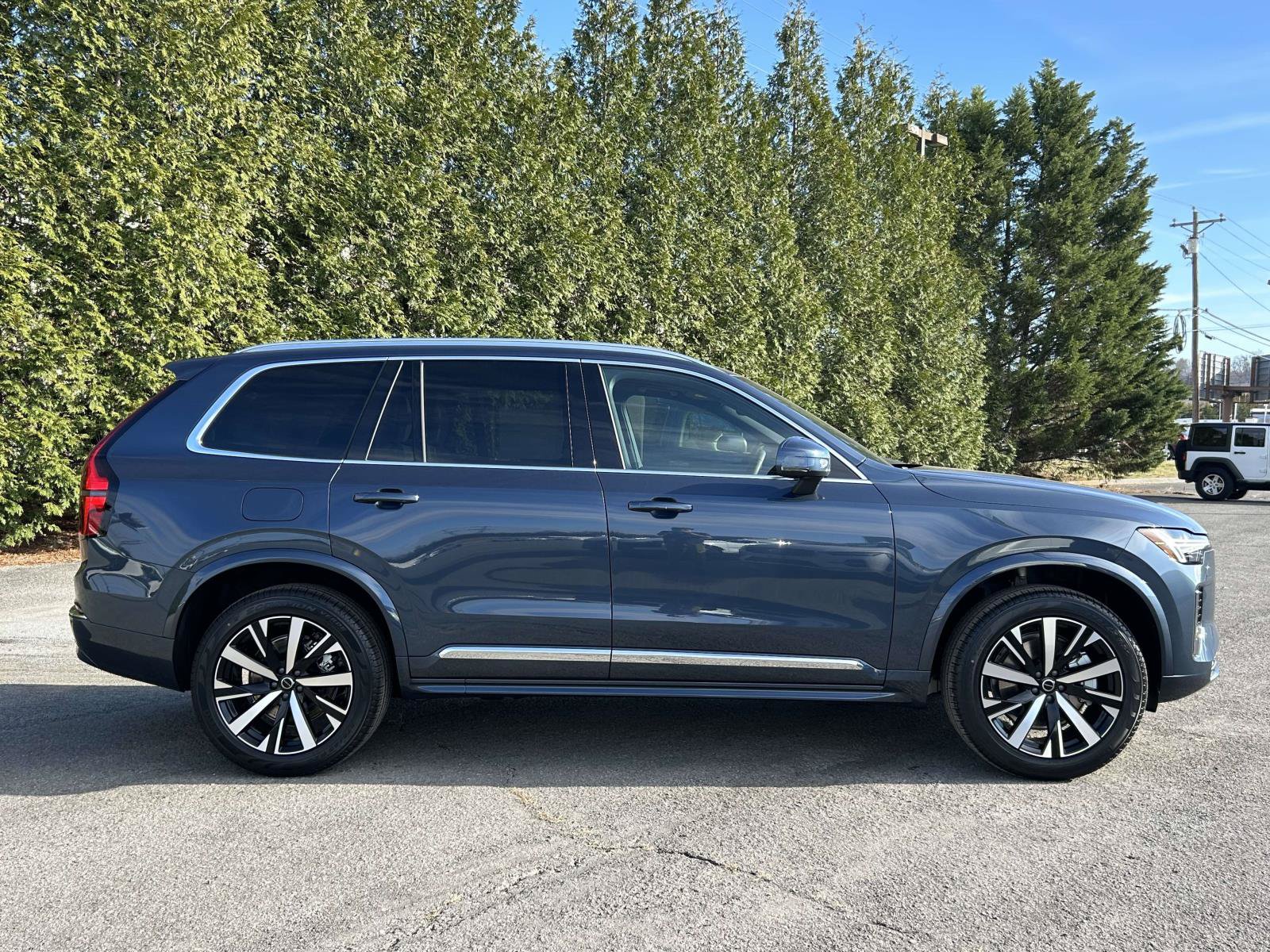 New 2026 Volvo XC90 B6 Core w/ Protection Package Premier AWD/4WD image 2