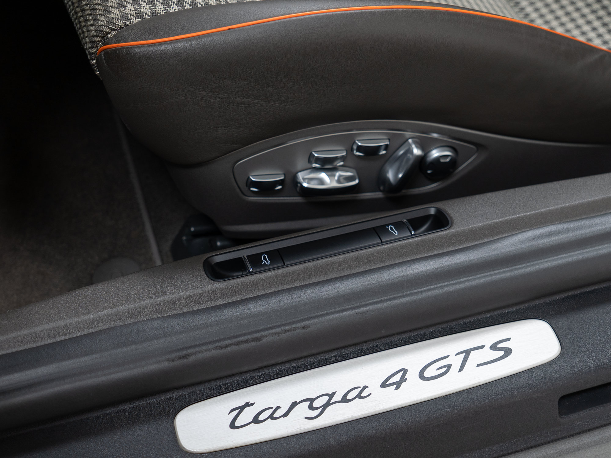 Certified 2018 Porsche 911 Targa 4 GTS AWD/4WD image 17