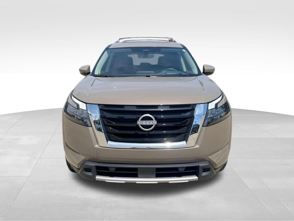 Used 2025 Nissan Pathfinder Platinum w/ Cargo Package AWD/4WD image 3