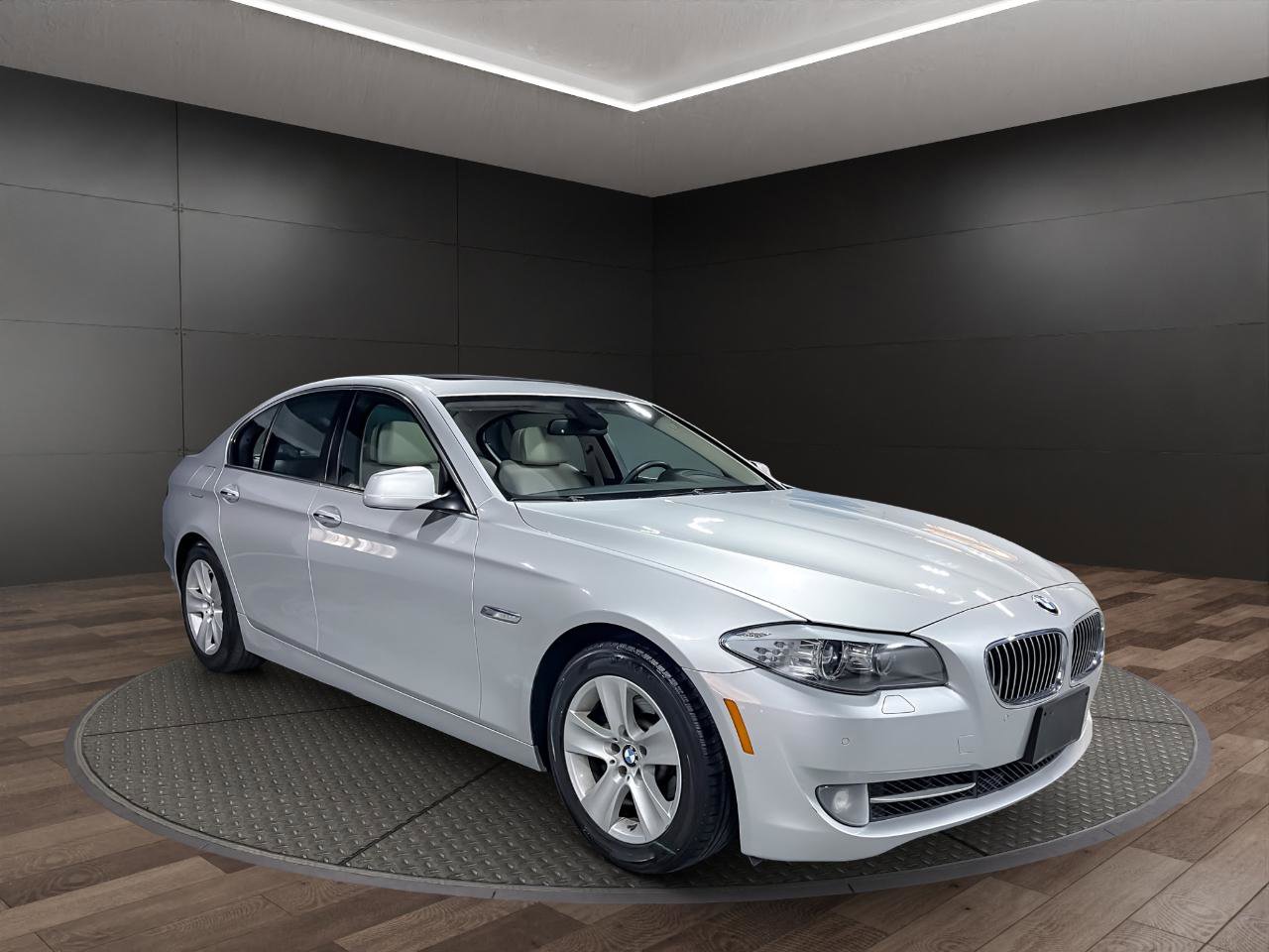 Used 2012 BMW 528i Sedan image 2