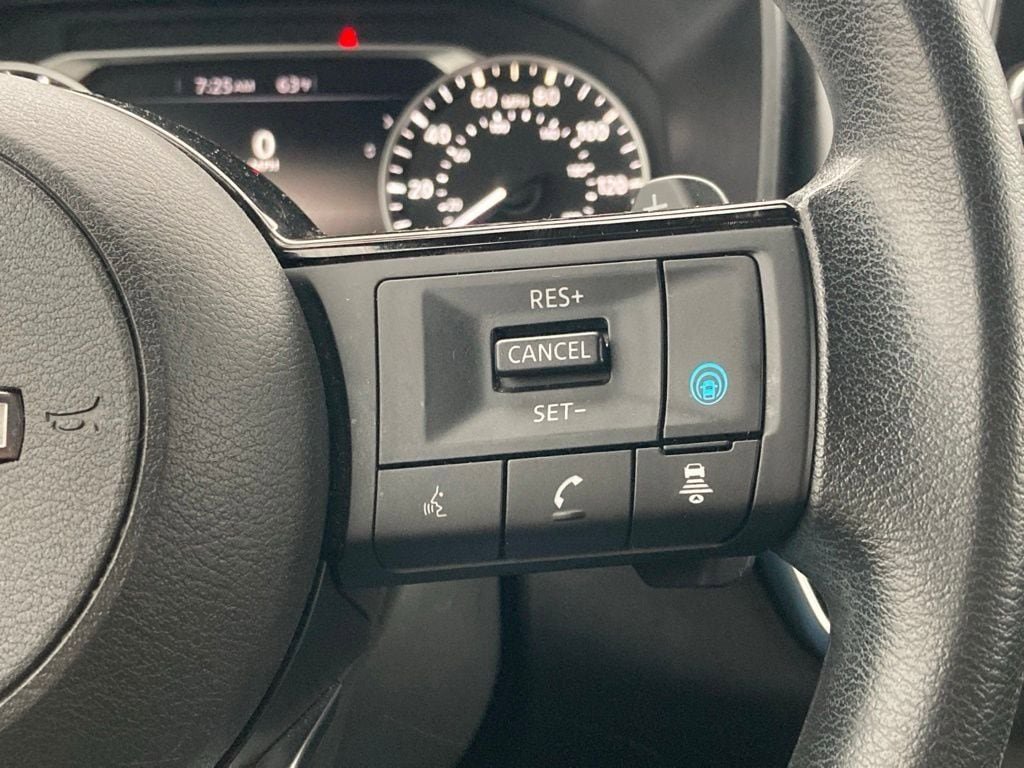 Used 2022 Nissan Rogue SV AWD/4WD image 16