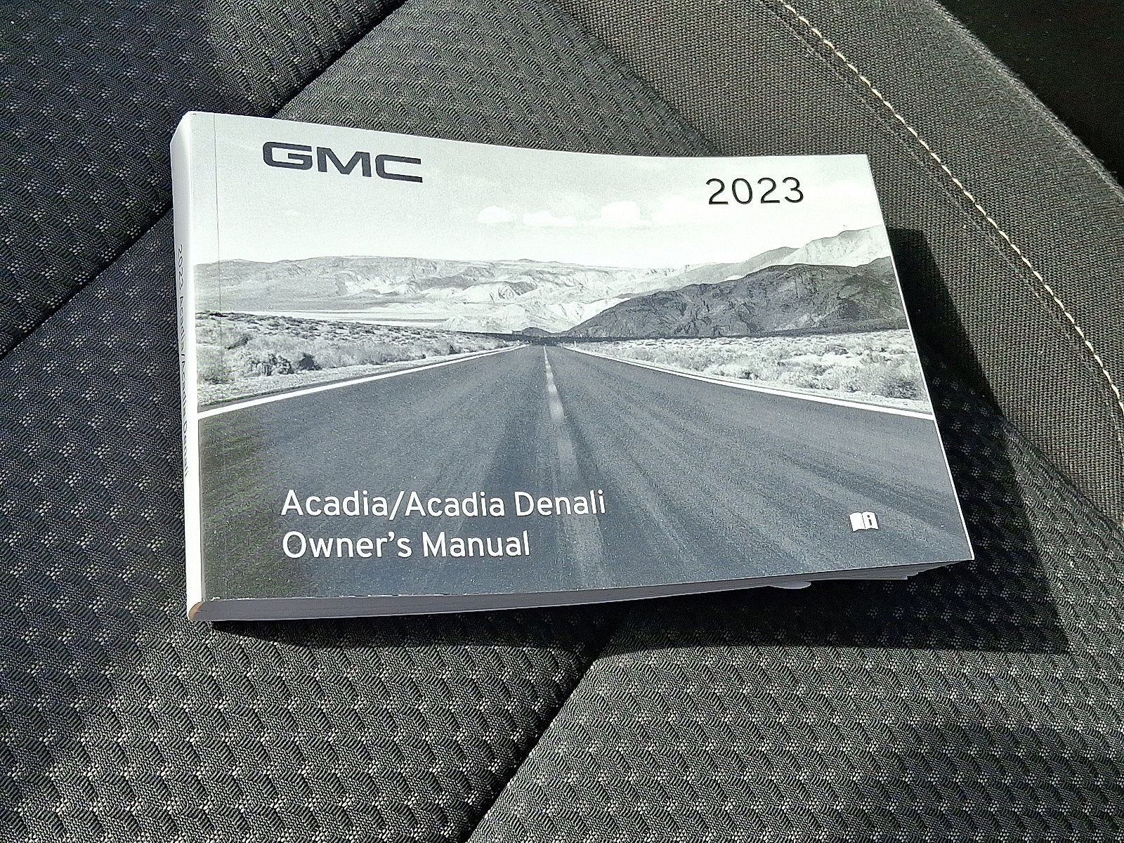 Used 2023 GMC Acadia SLE w/ Driver Convenience Package image 27