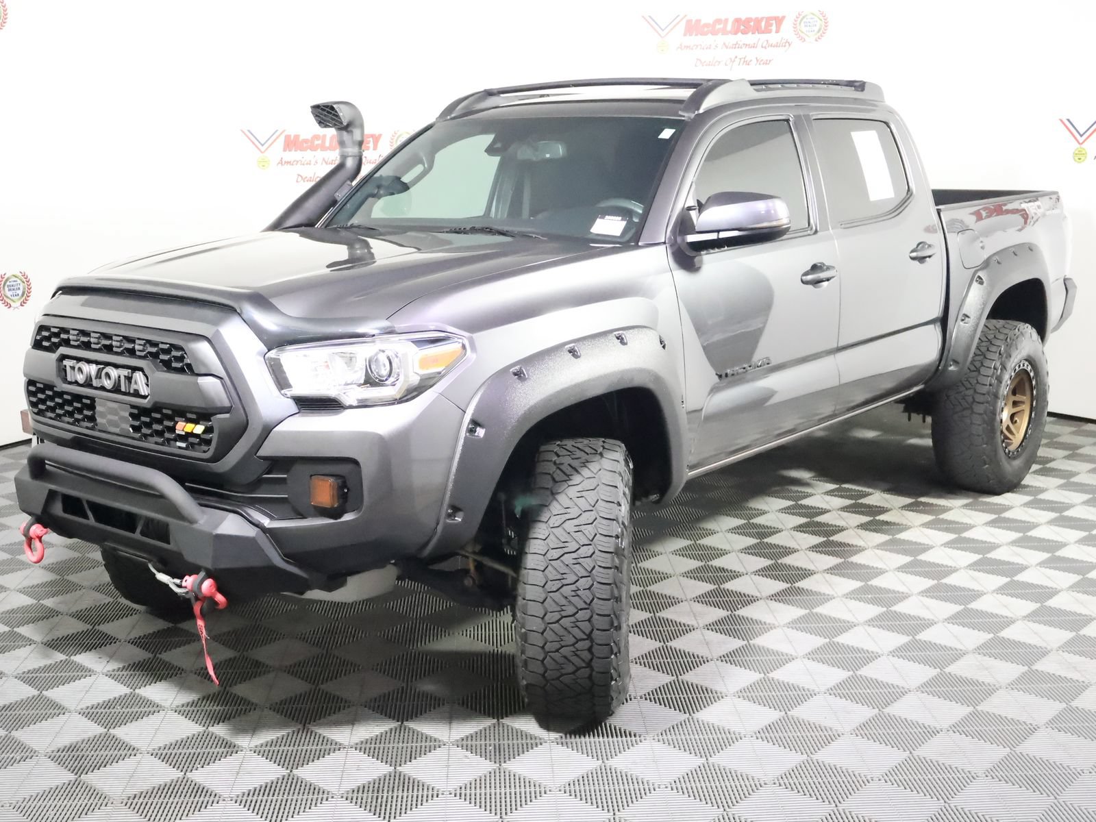 Used 2019 Toyota Tacoma TRD Off-Road w/ Technology Package AWD/4WD image 11