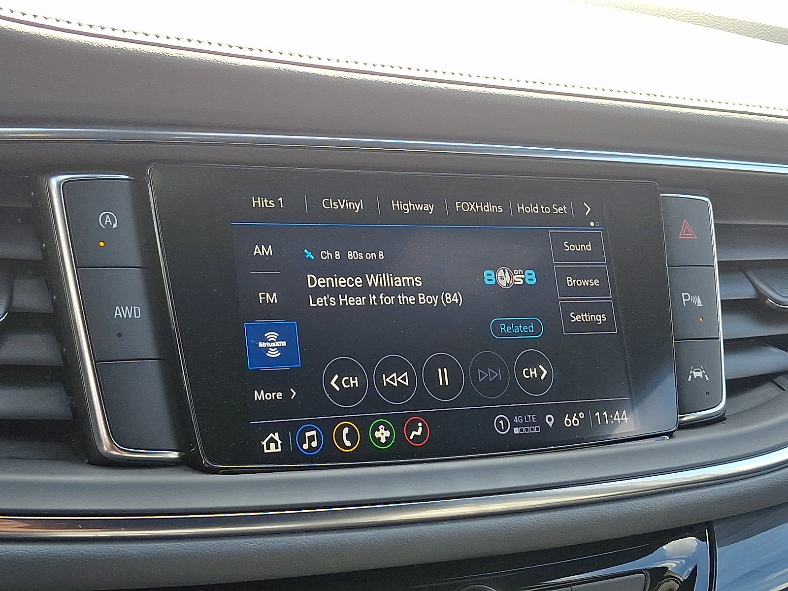 Used 2023 Buick Enclave Essence AWD/4WD image 17