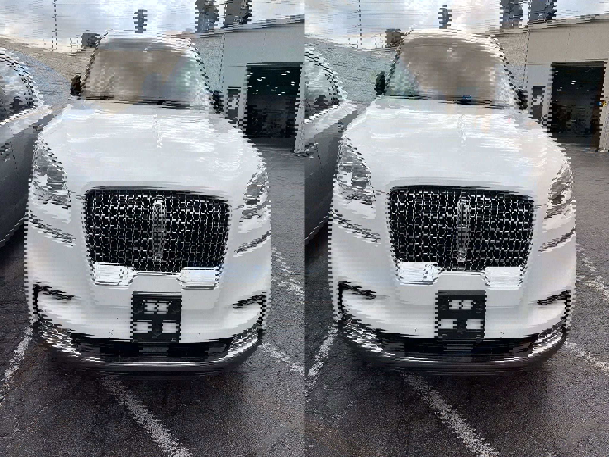 Used 2023 Lincoln Aviator Reserve w/ Equipment Group 201A image 2