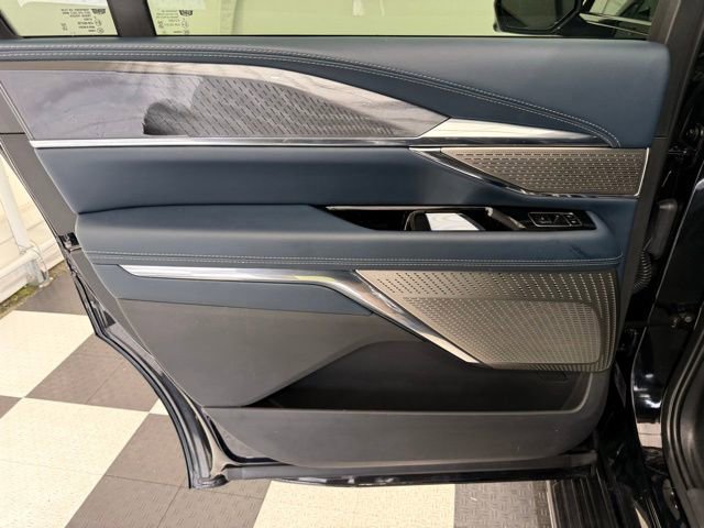 Used 2025 Cadillac Escalade IQ Luxury 2 w/ LPO, Premium Carpet Package AWD/4WD image 21