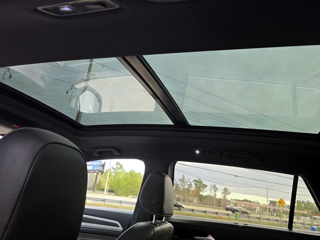 Certified 2021 Volkswagen Atlas Cross Sport SEL Premium image 21