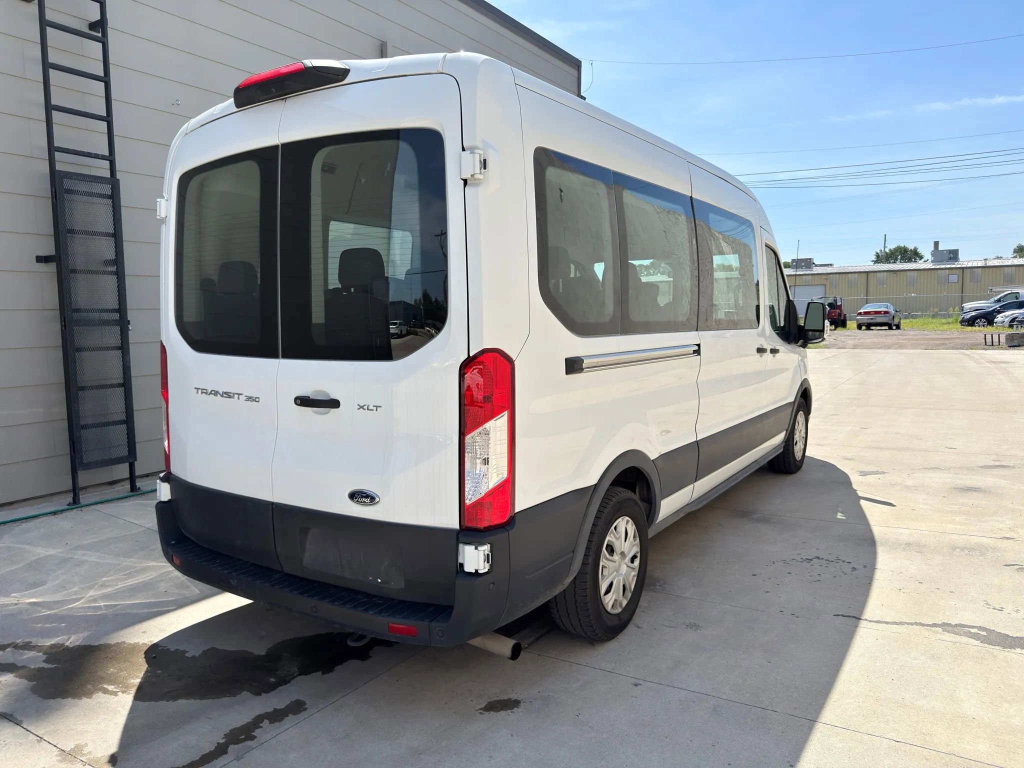 Used 2023 Ford Transit 350 XLT image 7