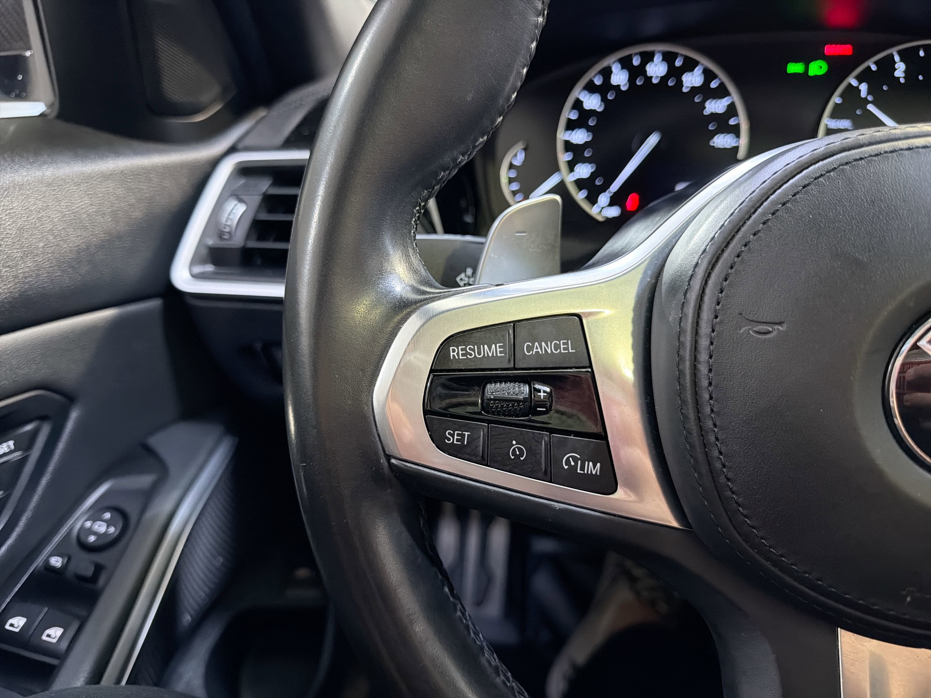 Used 2020 BMW 330i Sedan w/ M Sport Package RWD image 14