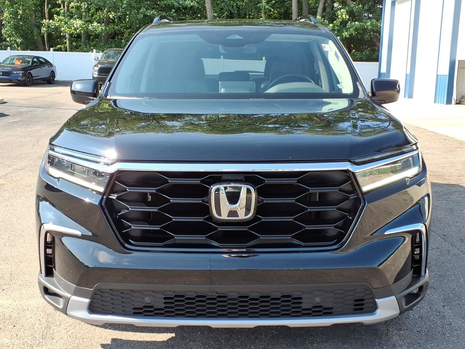 Certified 2025 Honda Pilot Touring image 2